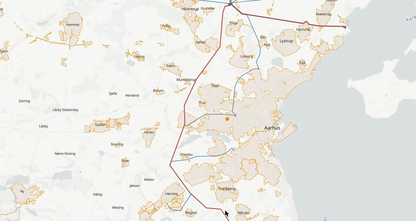 Sherpa Atlas map of Aarhus: district heating areas, a data centre and power lines